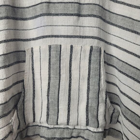 Women's Urban Renewal shirt size small Striped crop top - Picture 3 of 4